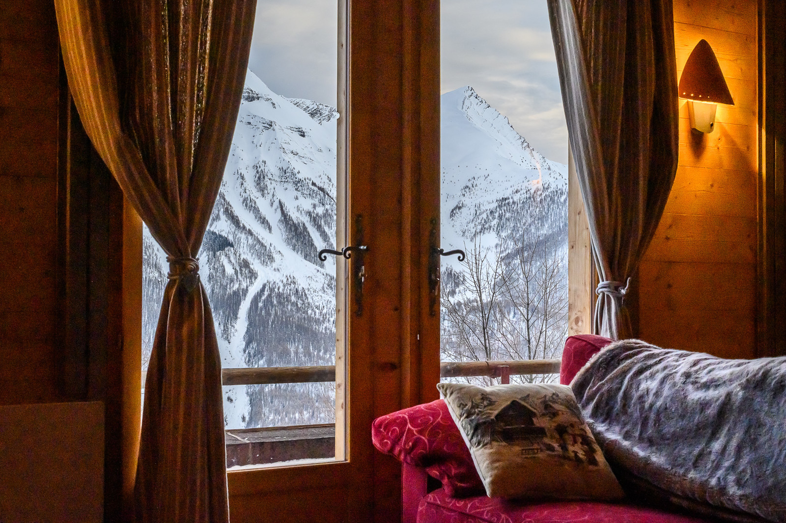 Petit chalet, avec vues extérieures